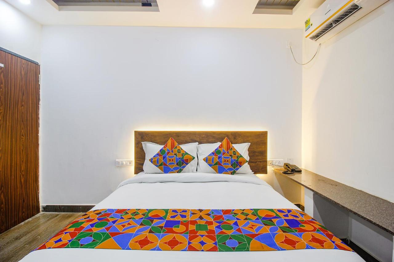 Fabhotel W Grand Suites - Nr Lanco Hills, Manikonda Хайдарабад Экстерьер фото