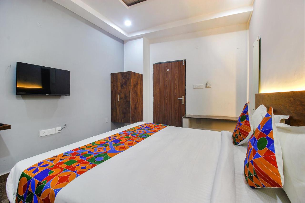 Fabhotel W Grand Suites - Nr Lanco Hills, Manikonda Хайдарабад Экстерьер фото