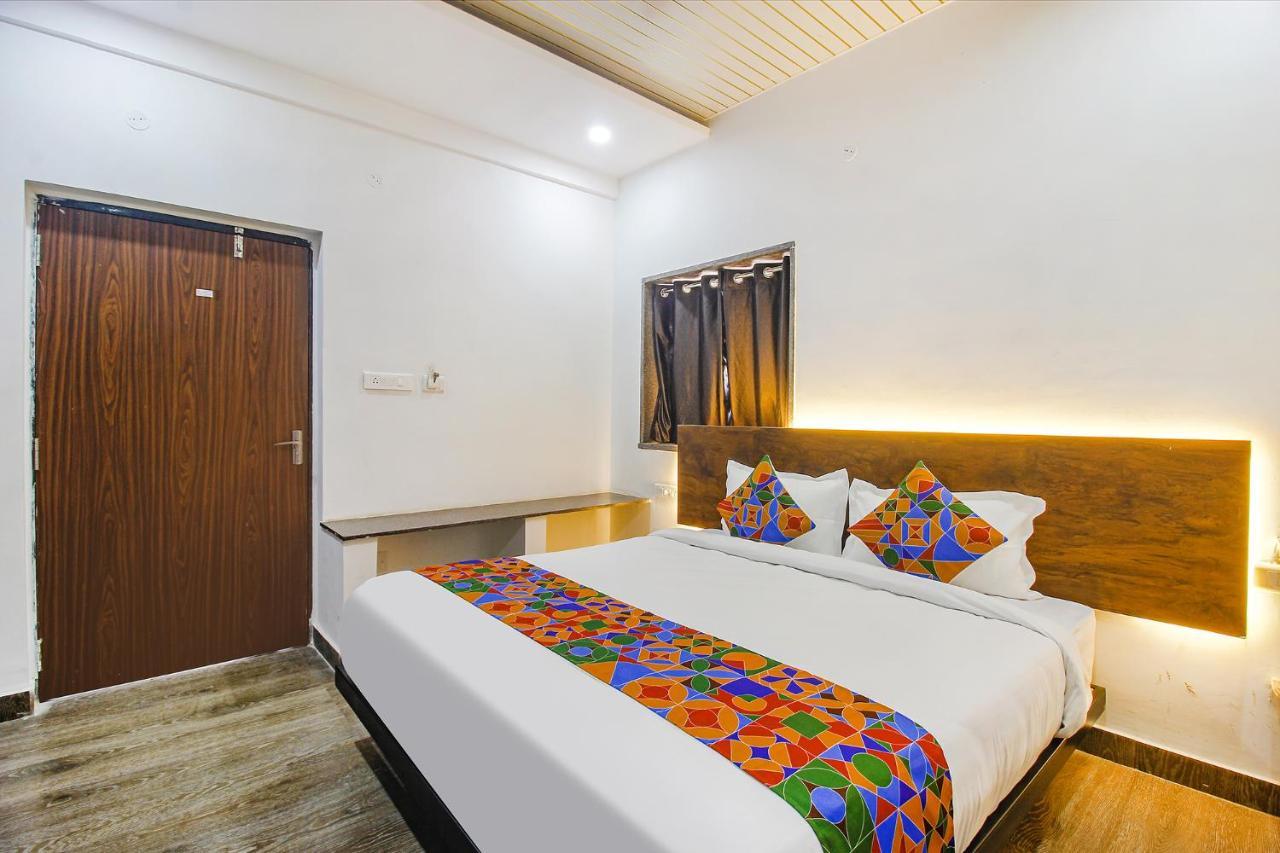 Fabhotel W Grand Suites - Nr Lanco Hills, Manikonda Хайдарабад Экстерьер фото