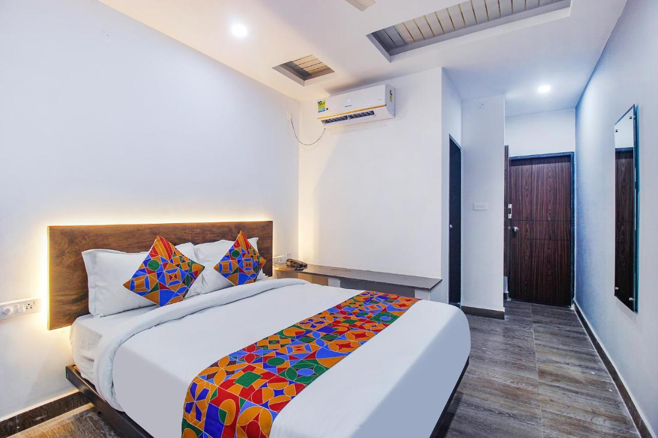 Fabhotel W Grand Suites - Nr Lanco Hills, Manikonda Хайдарабад Экстерьер фото